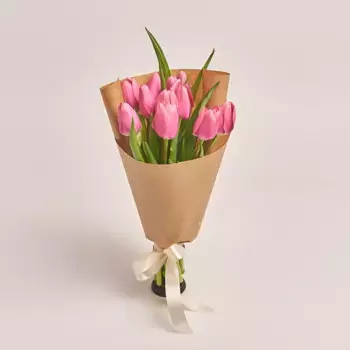 Букет из 11 розовых тюльпанов в крафте