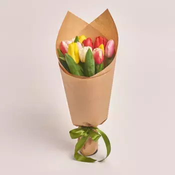 Букет из 11 тюльпанов микс в крафте