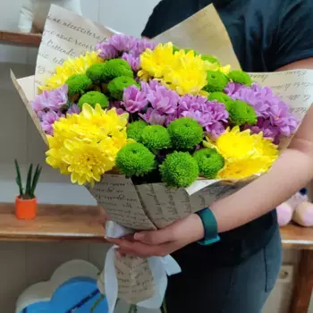 Букет из 13 кустовых хризантем