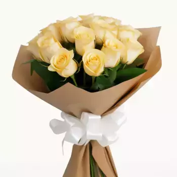 Букет из 13 желтых роз в крафте