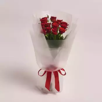 Букет из 15 красных роз в пленке