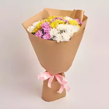 Букет из 15 кустовых хризантем микс в крафте