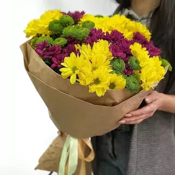 Букет из 15 кустовых хризантем в крафте