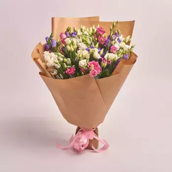 Букет из 15 лизиантусов микс в крафте