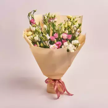 Букет из 15 лизиантусов микс в кремовой пленке