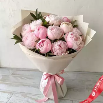 Букет из 15 пионов Сара Бернар в упаковке