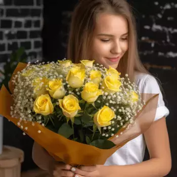 Букет из 15 желтых роз и гипсофил