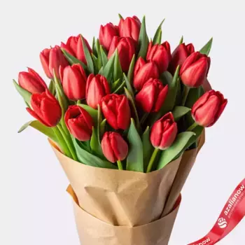 Букет из 17 красных тюльпанов в крафте