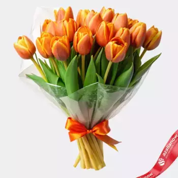 Букет из 17 оранжевых тюльпанов в пленке