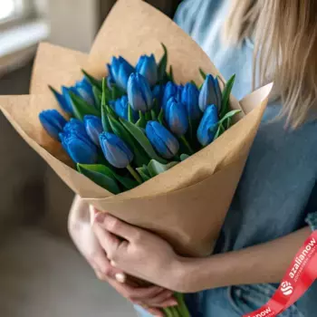 Букет из 19 голубых тюльпанов в крафте, Россия