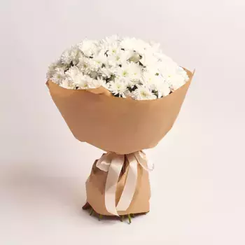 Букет из 19 кустовых белых хризантем в крафте