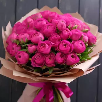 Букет из 19 кустовых пионовидных розовых роз «Анна-Мария»