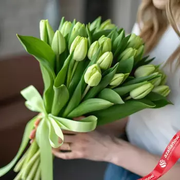 Букет из 19 зеленых тюльпанов с лентой, Россия
