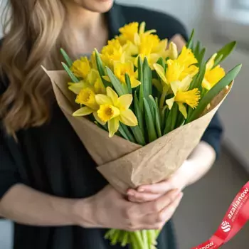 Букет из 19 желтых нарциссов в крафте