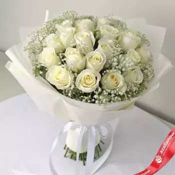 Букет из 21 белой розы в белой бумаге
