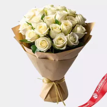 Букет из 21 белой розы в крафте, 60 см, Россия