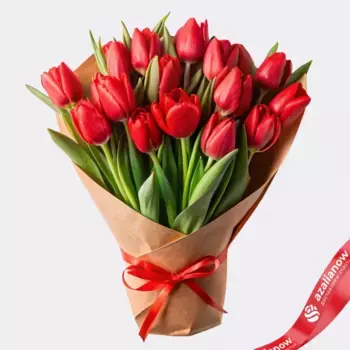 Букет из 21 красного тюльпана в крафте