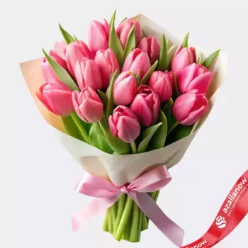 Букет из 21 розового тюльпана в белой бумаге