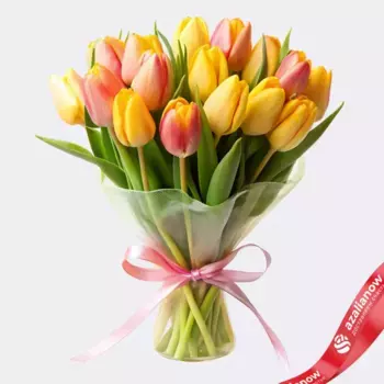 Букет из 21 желто-розовых тюльпанов в пленке