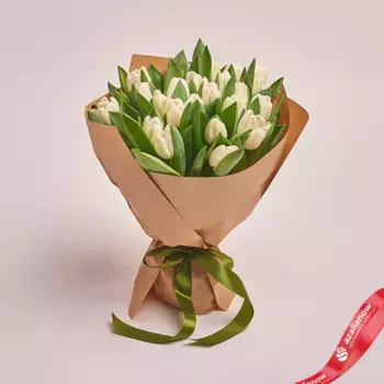 Букет из 25 белых тюльпанов в крафте