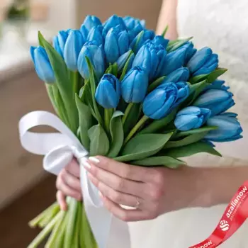 Букет из 25 голубых тюльпанов с белой лентой, Россия