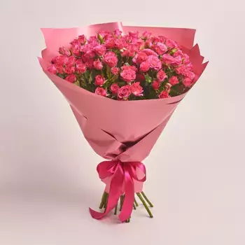 Букет из 25 кустовых малиновых роз в розовой бумаге