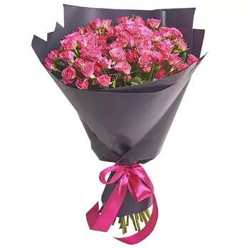 Букет из 25 кустовых розовых роз в черной пленке
