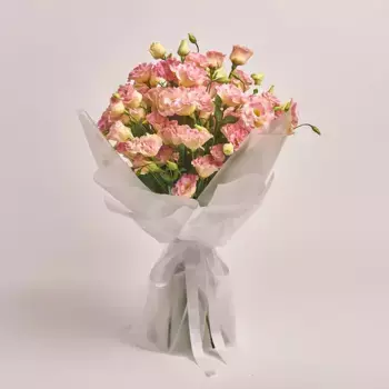 Букет из 25 розовых лизиантусов в пленке