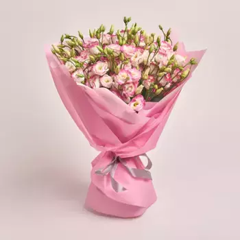 Букет из 25 розовых лизиантусов в розовой пленке