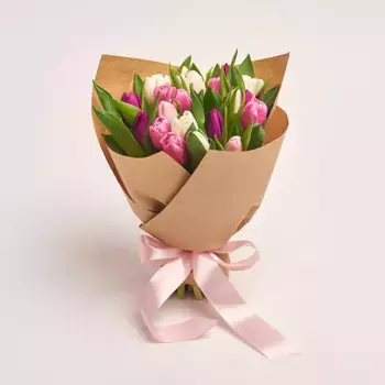 Букет из 25 тюльпанов микс в крафте