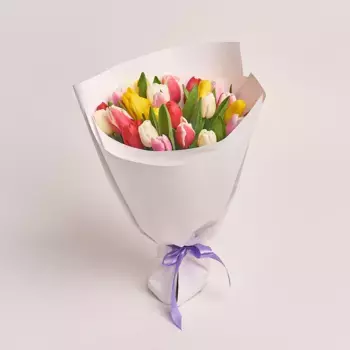 Букет из 25 тюльпанов микс в белой бумаге