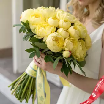Букет из 25 желтых пионов с лентой, Голландия