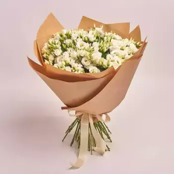 Букет из 31 белого лизиантуса в крафте