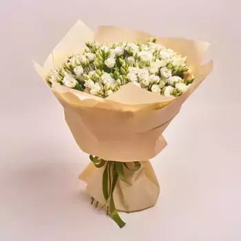 Букет из 31 белого лизиантуса в кремовой бумаге