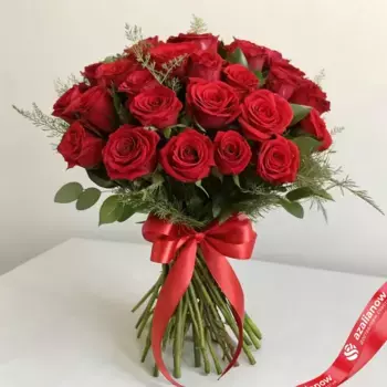 Букет из 31 красной розы с лентой, 40 см, Россия