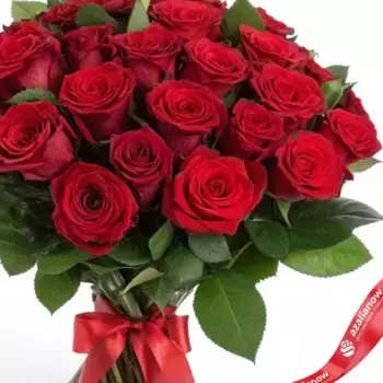 Букет из 31 красной розы с лентой, 60 см, Россия