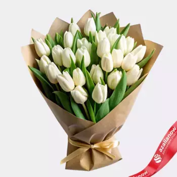 Букет из 33 белых тюльпанов в крафте