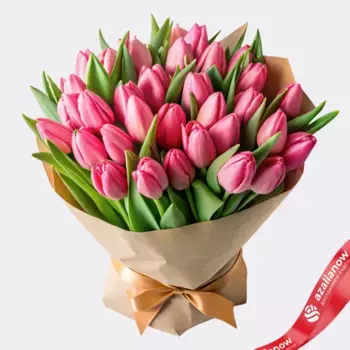 Букет из 33 розовых тюльпанов в крафте