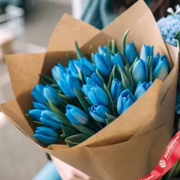 Букет из 35 голубых тюльпанов в крафте, Россия