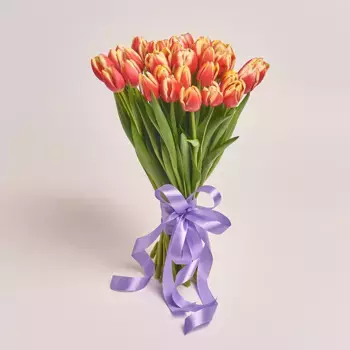 Букет из 35 красно-желтых тюльпанов «Пробуждение»