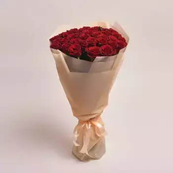 Букет из 35 красных роз в крафте