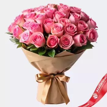 Букет из 35 розовых роз в крафте, 60 см, Россия