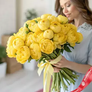 Букет из 35 желтых пионов с лентой, Голландия