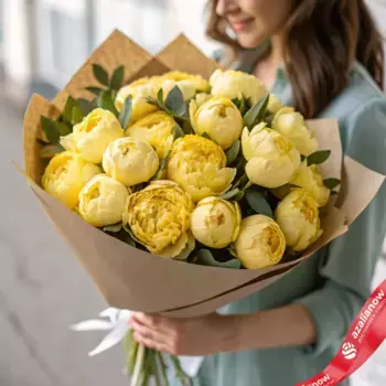 Букет из 35 желтых пионов в крафте, Голландия