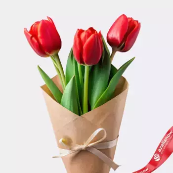 Букет из 3 красных тюльпанов в крафте
