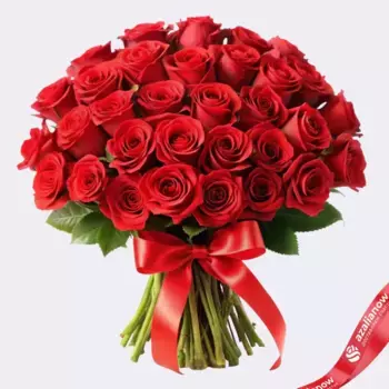 Букет из 45 красных роз с лентой, 40 см, Россия