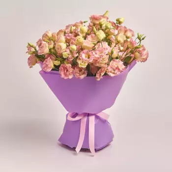 Букет из 51 лизиантуса в фиолетовой пленке