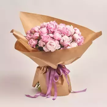 Букет из 51 розового пиона в крафте
