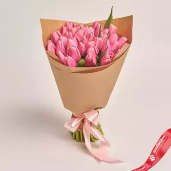 Букет из 51 розового тюльпана в крафте «Милана»