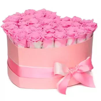 Букет из 51 розовой розы в коробке в форме сердца